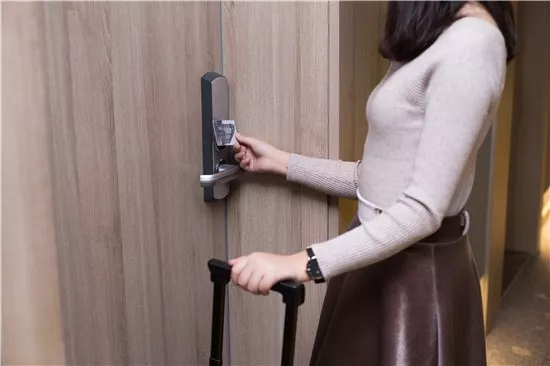 復(fù)制指紋和IC卡就能開智能門鎖?(圖2) 復(fù)制指紋和IC卡就能開智能門鎖?(圖2)