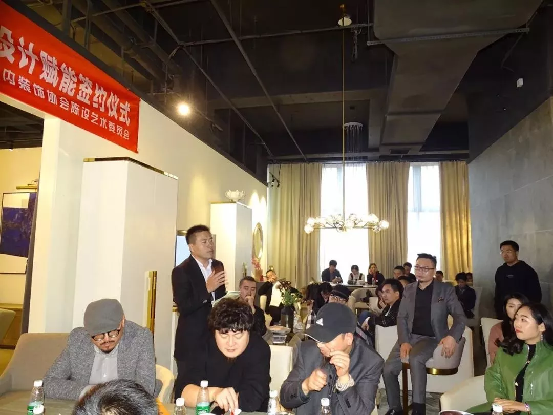 中國(guó)晶鯤鵬獎(jiǎng)戰(zhàn)略合作伙伴設(shè)計(jì)賦能簽約儀式圓滿召開—成都建博會(huì)“大家居·設(shè)計(jì)周”(圖10) 中國(guó)晶鯤鵬獎(jiǎng)戰(zhàn)略合作伙伴設(shè)計(jì)賦能簽約儀式圓滿召開—成都建博會(huì)“大家居·設(shè)計(jì)周”(圖10)